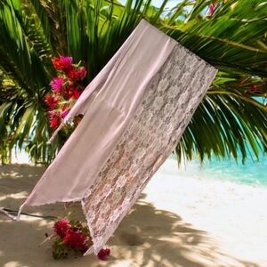 Charlie Paige scarf lace with roses and tassels orchid color in great shape